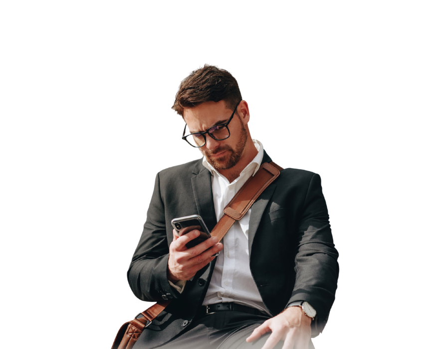 Profesional usando ClinicUp en su celular